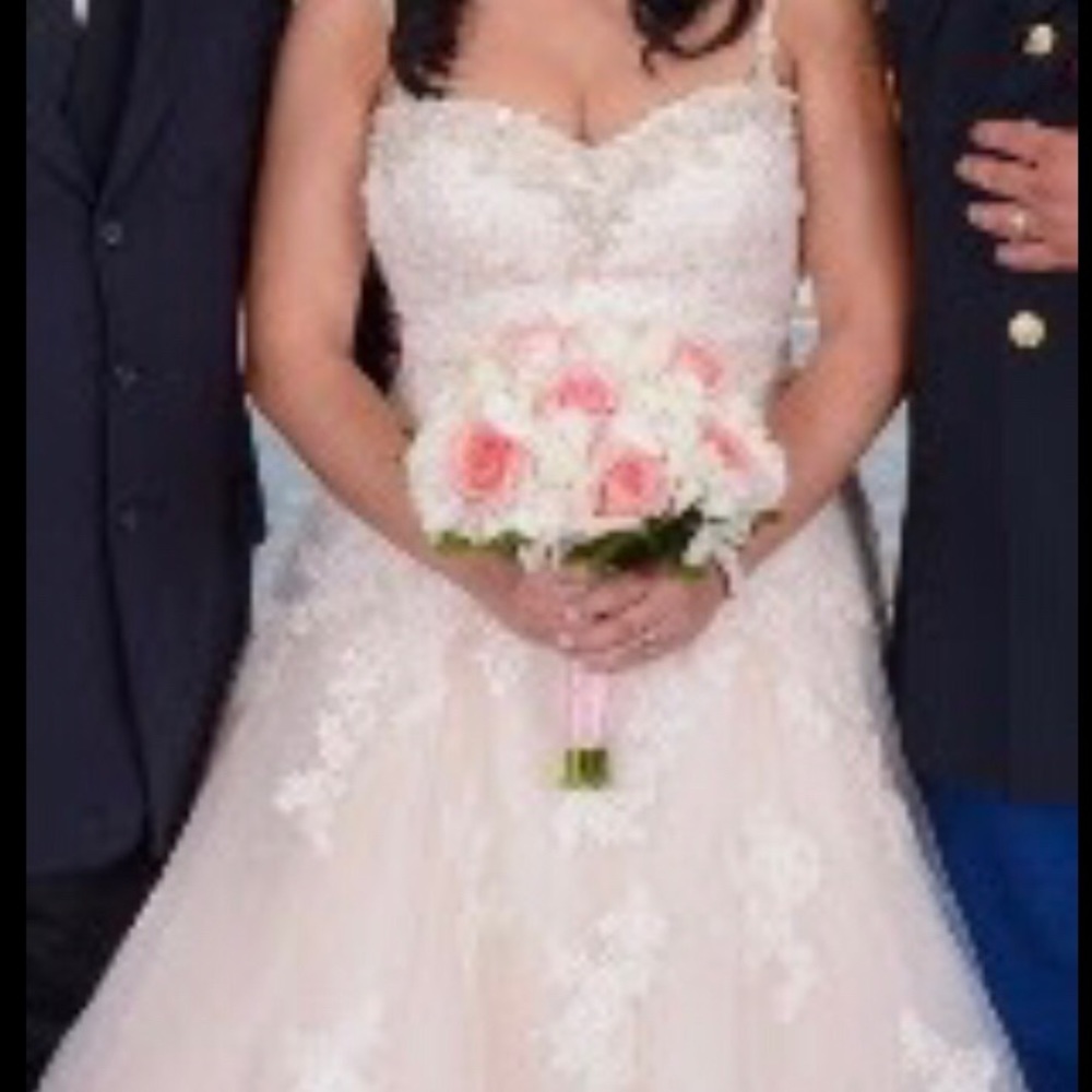 Wedding dress - Picture 7 of 10